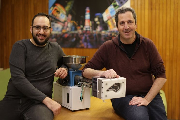 Dr. Mohammad Ghosheh (left) and Prof. Yaakov Nahmias (right) work on injection molding for alt meat. Image credit: Hebrew University of Jerusalem